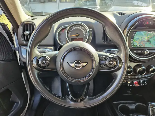 MINI Countryman view 13