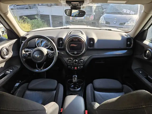 MINI Countryman view 9