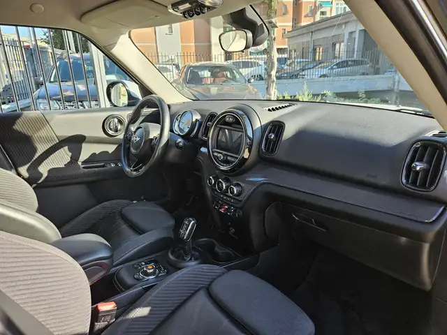 MINI Countryman view 10