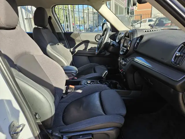 MINI Countryman view 11