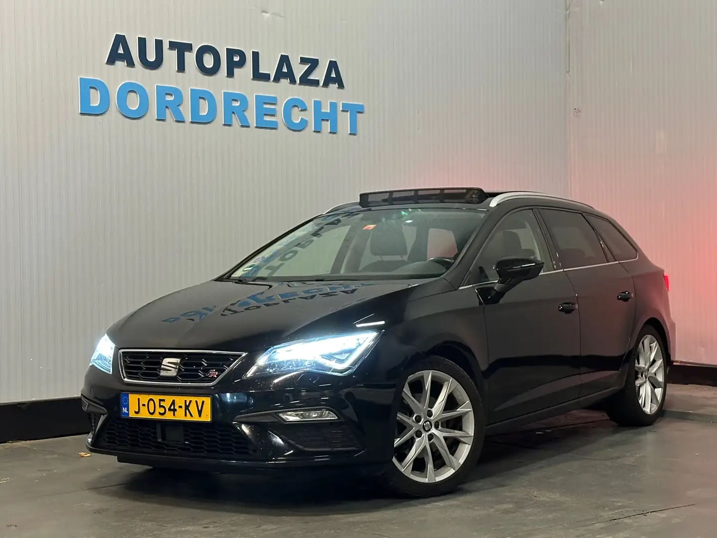 SEAT Leon ST 1.5 TSI FR Ultimate Edition PANO /VIRTUAL/ADAPT Negro - 2