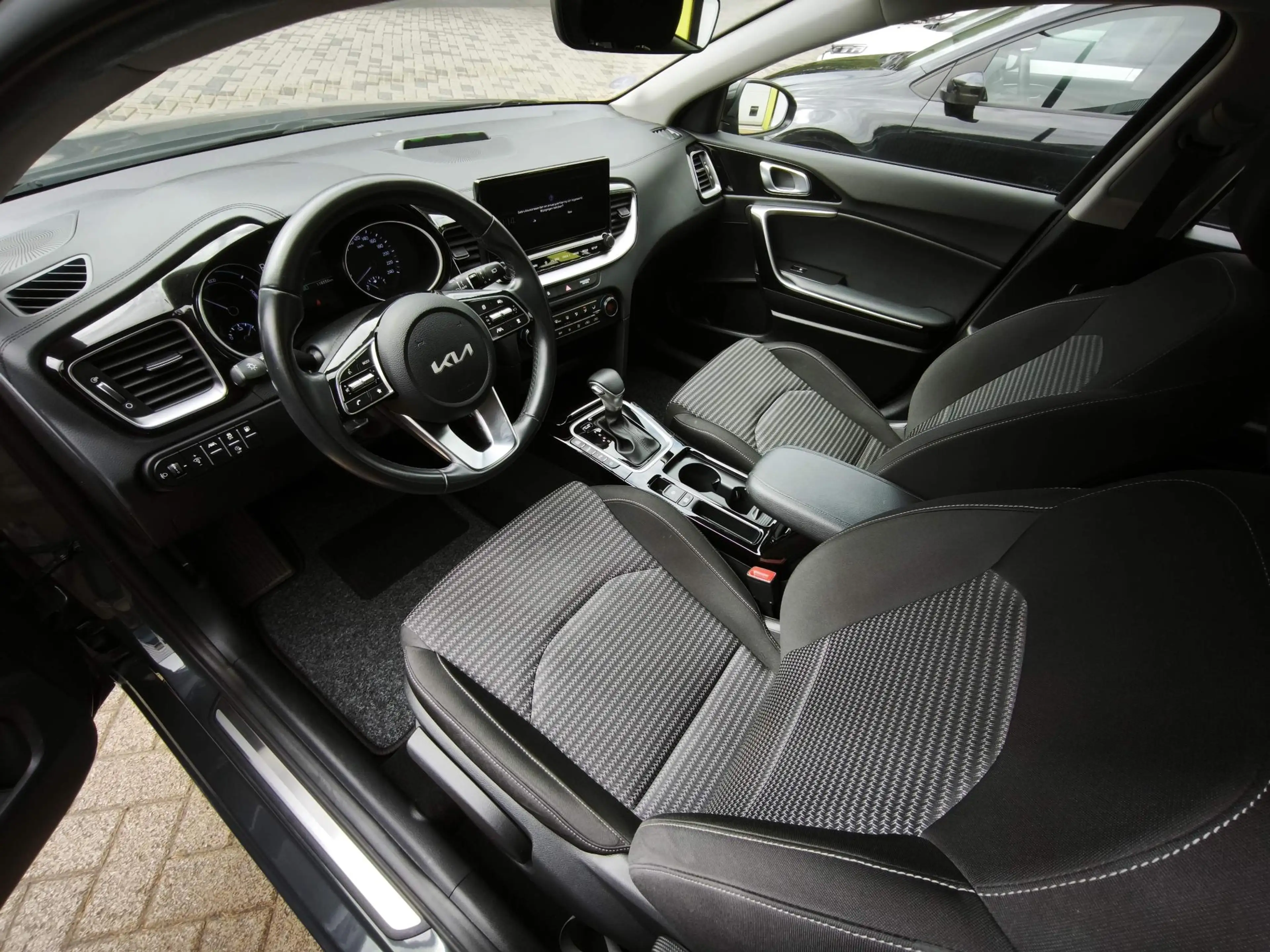 Kia Ceed SW / cee'd SW Sportswagon 1.6 GDI PHEV DynamicPlusLine Camera Ca — photo 12
