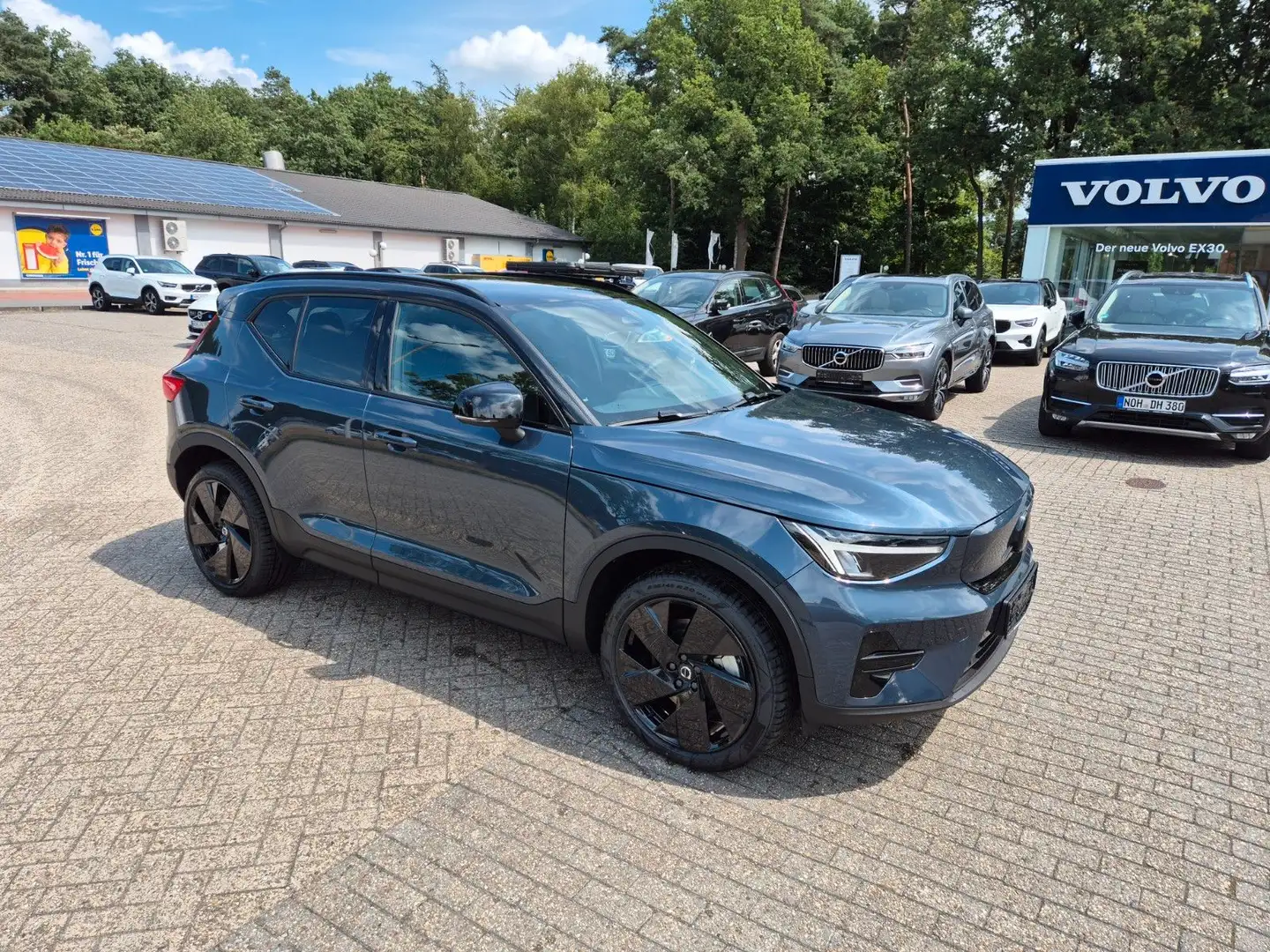 Volvo EX40 185 kW Single Motor Extended Range RWD Plus Blau - 1