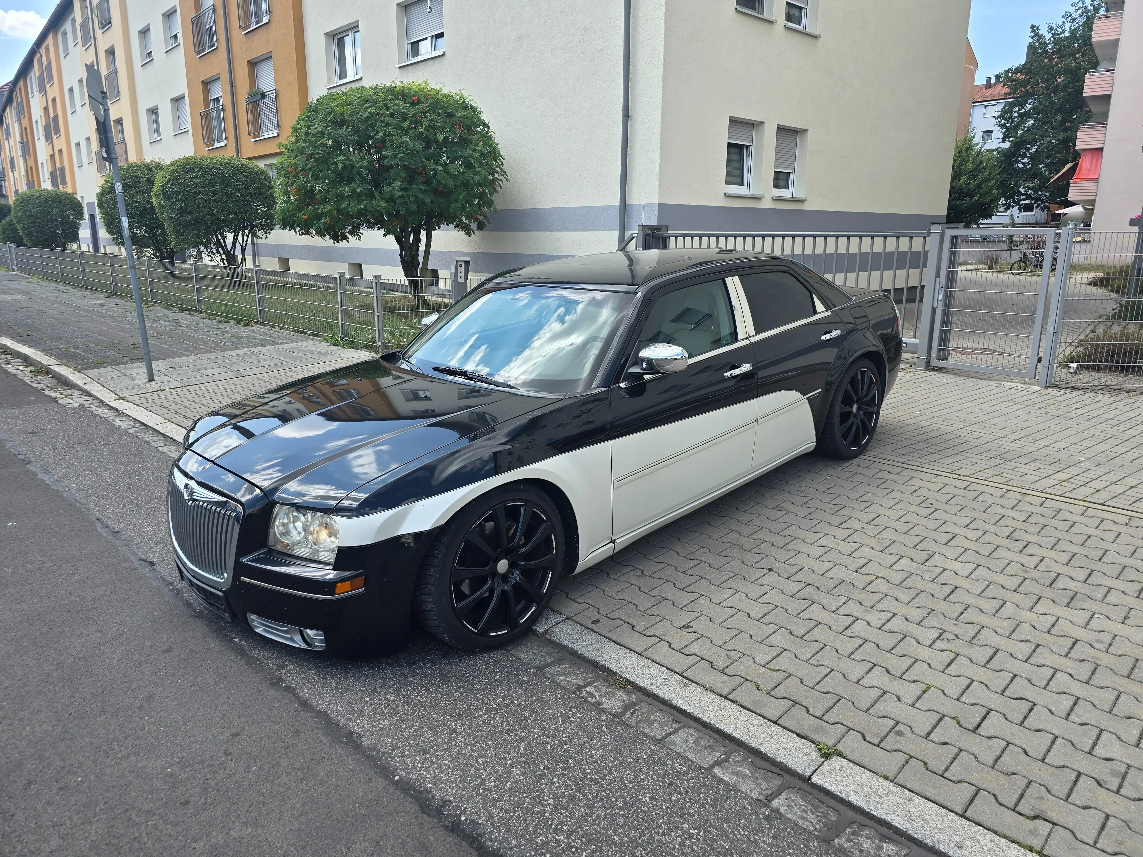 Chrysler 300C Bentley Optik — photo 2