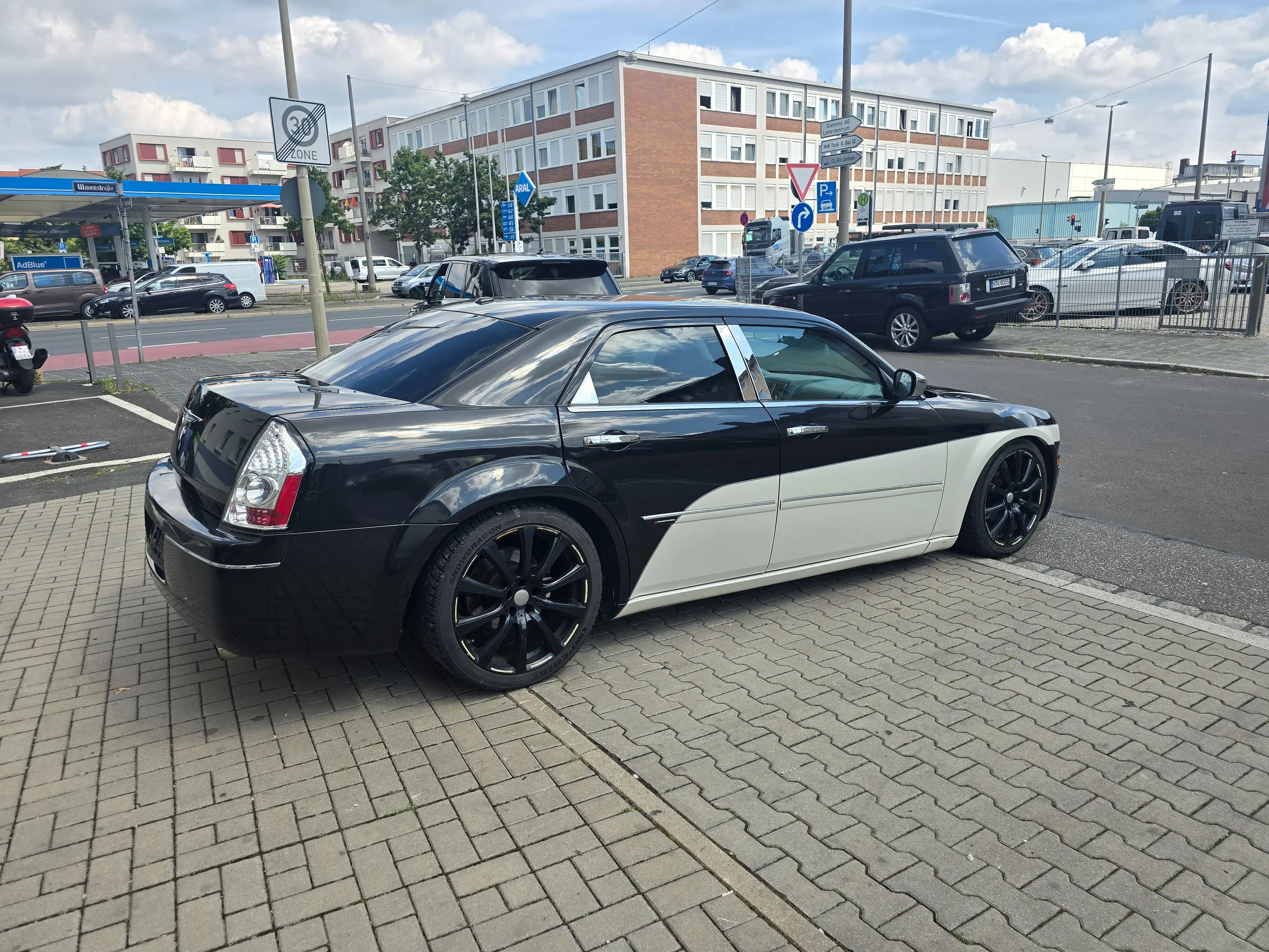 Chrysler 300C Bentley Optik — photo 7