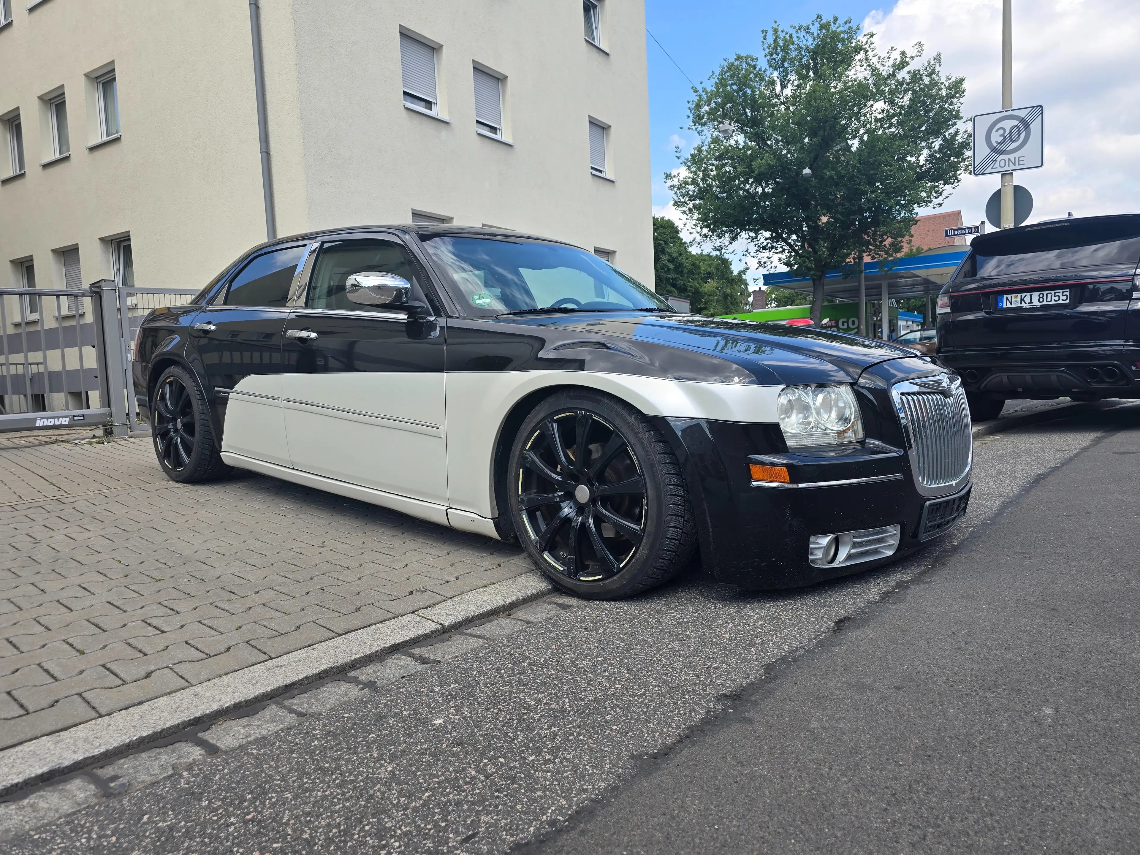 Chrysler 300C Bentley Optik — photo 13