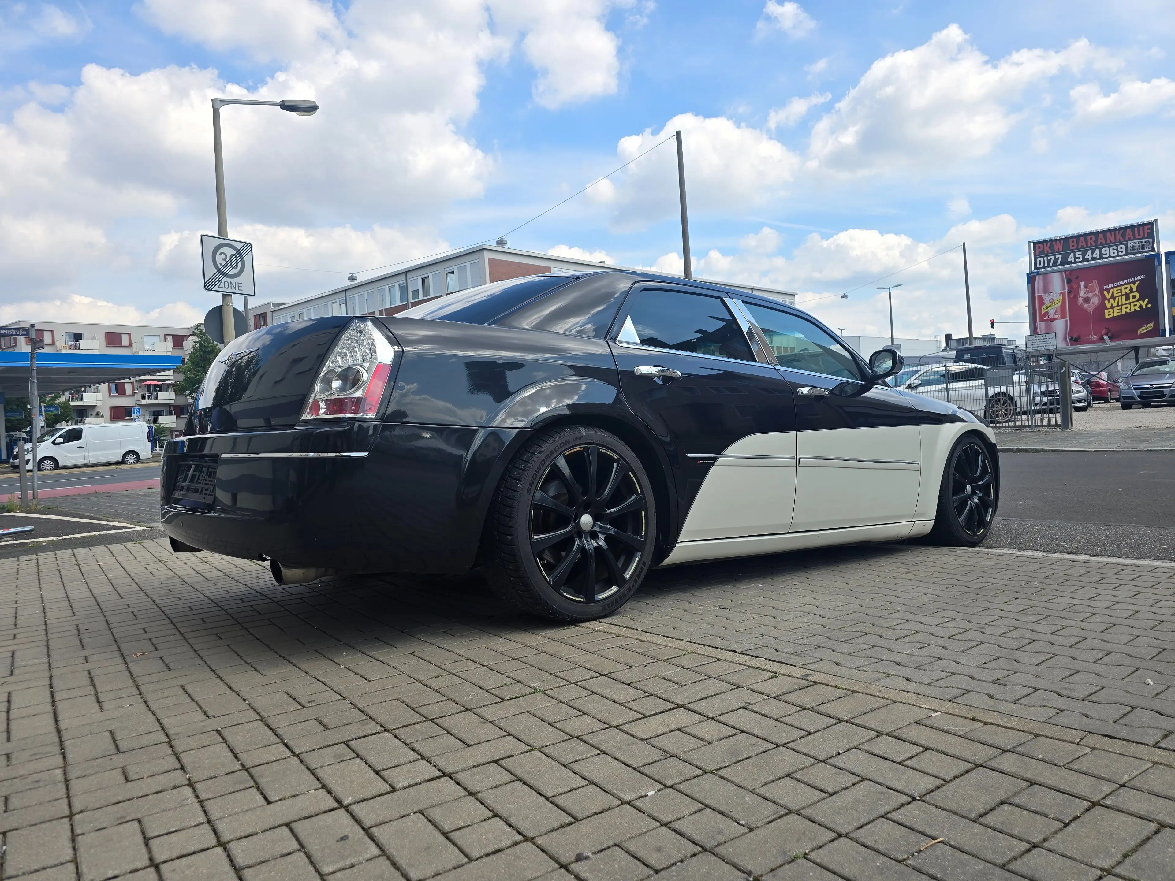 Chrysler 300C Bentley Optik — photo 8