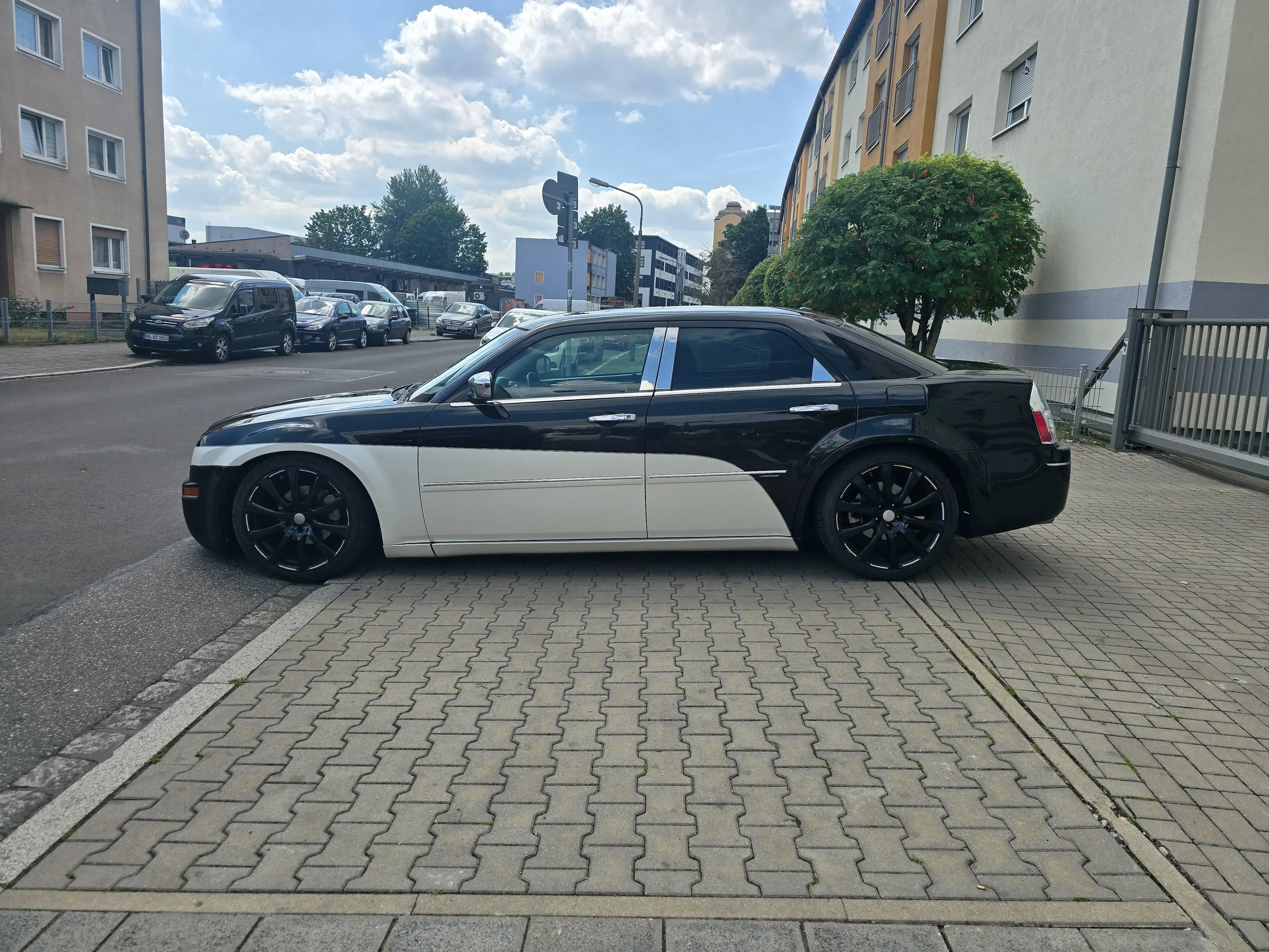 Chrysler 300C Bentley Optik — photo 4