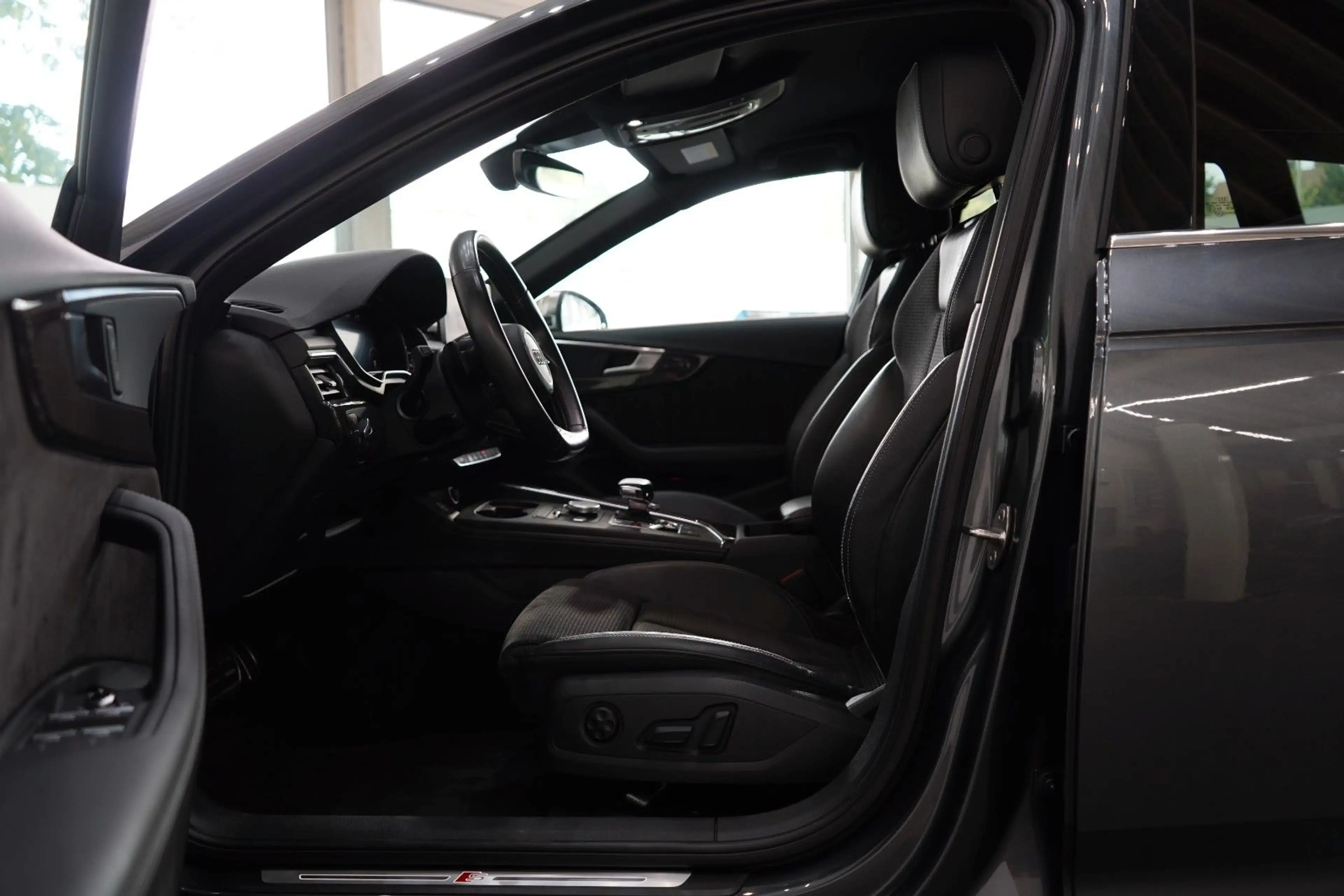 Audi S4 Avant 3.0 TFSI quattro*Carbon*Daytona G.*Ahk* — photo 14