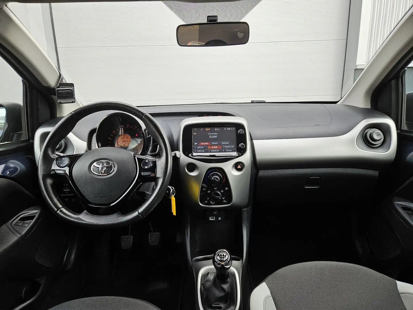 Toyota Aygo 1.0 VVT-i x-play | Origineel NL Bleu - 2