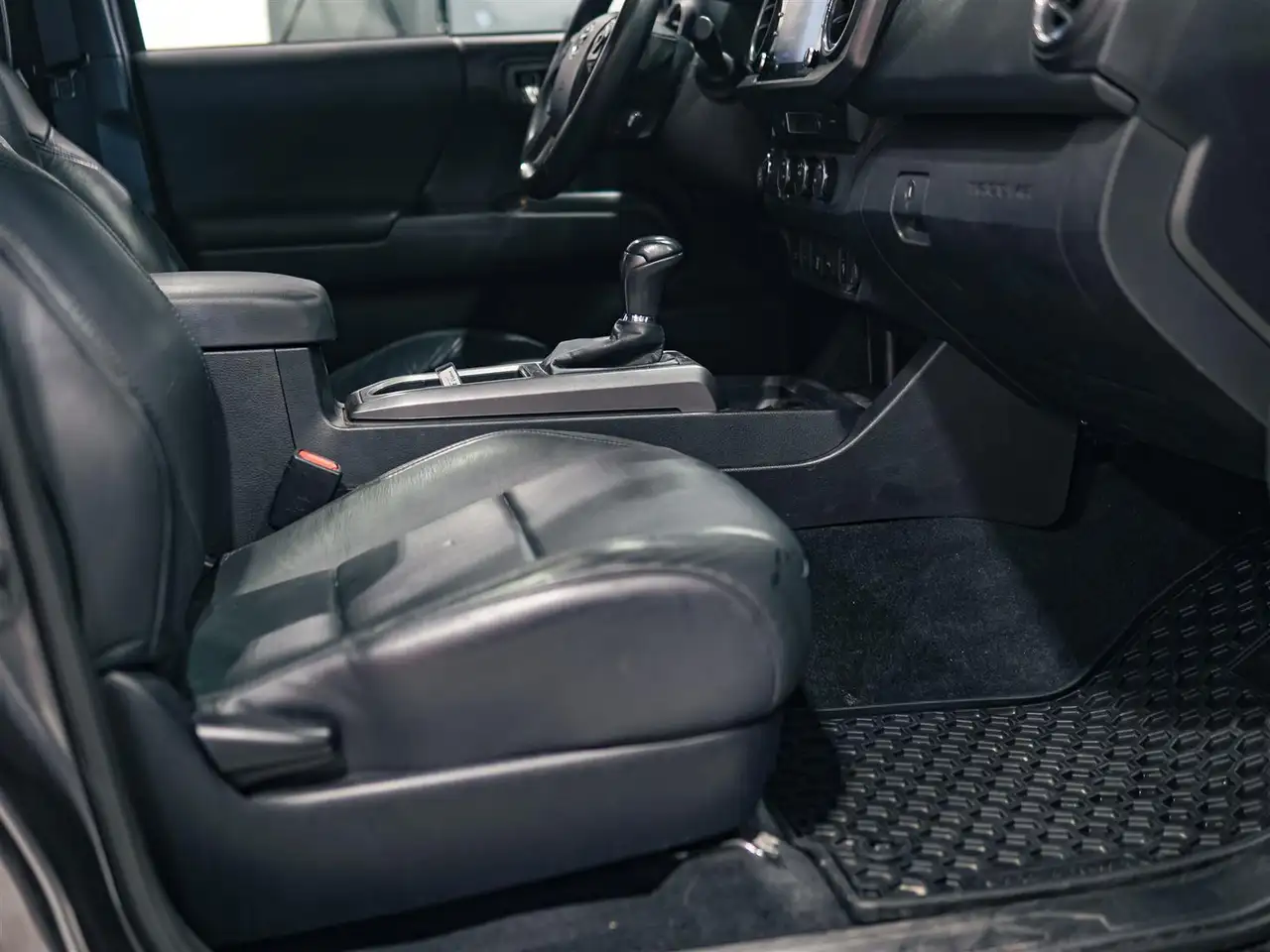 Toyota Tacoma снимка Toyota Tacoma