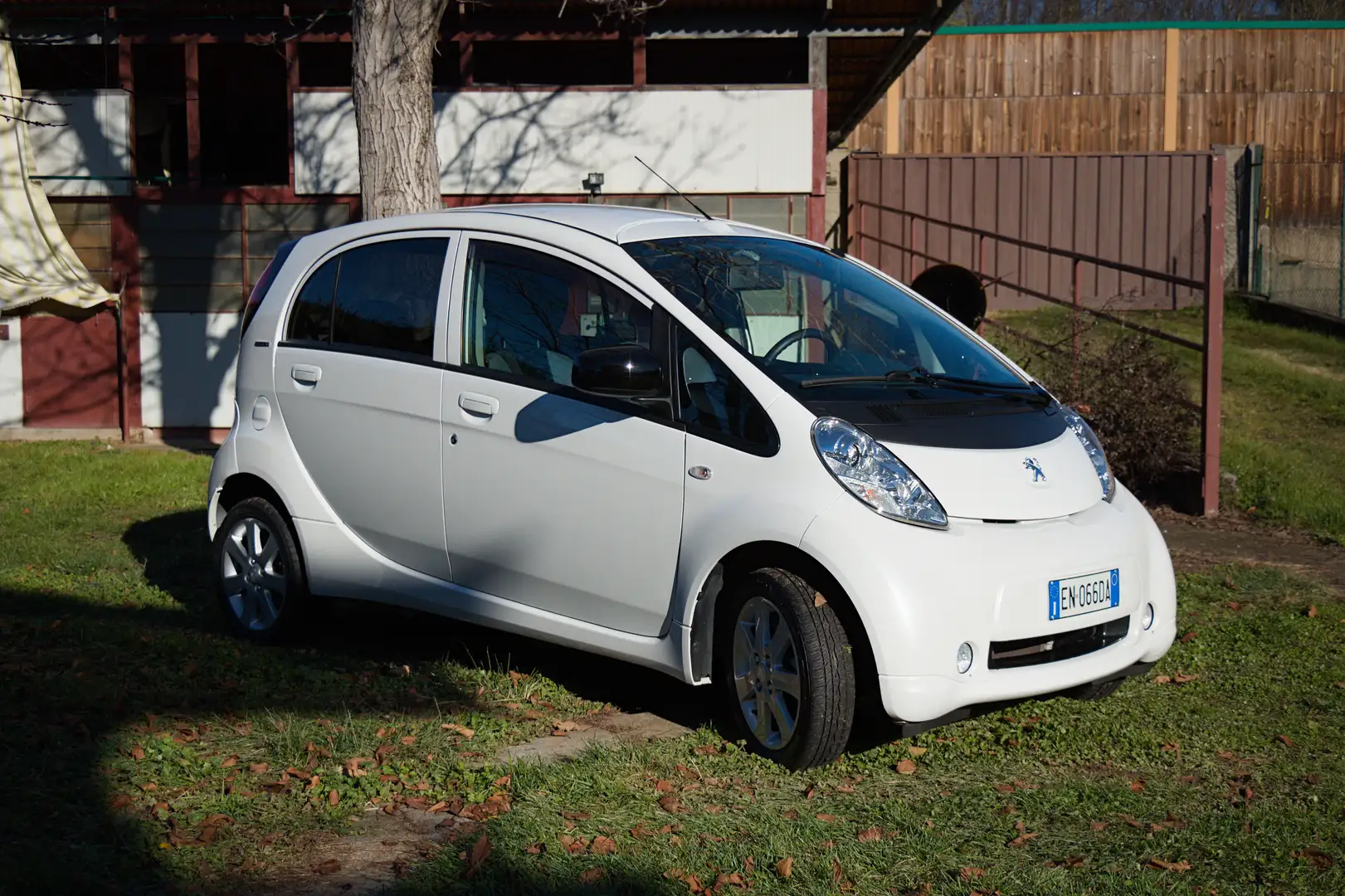 Peugeot iOn iOn Active Weiß - 2