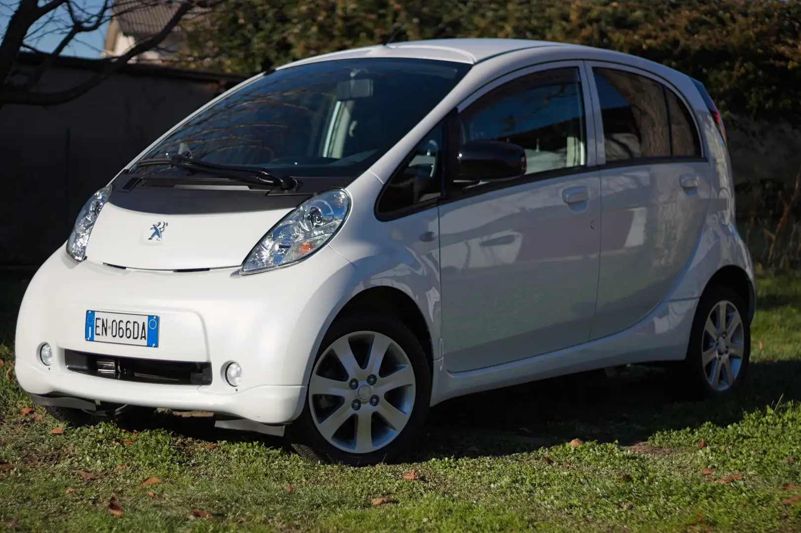 Peugeot iOn iOn Active Weiß - 1