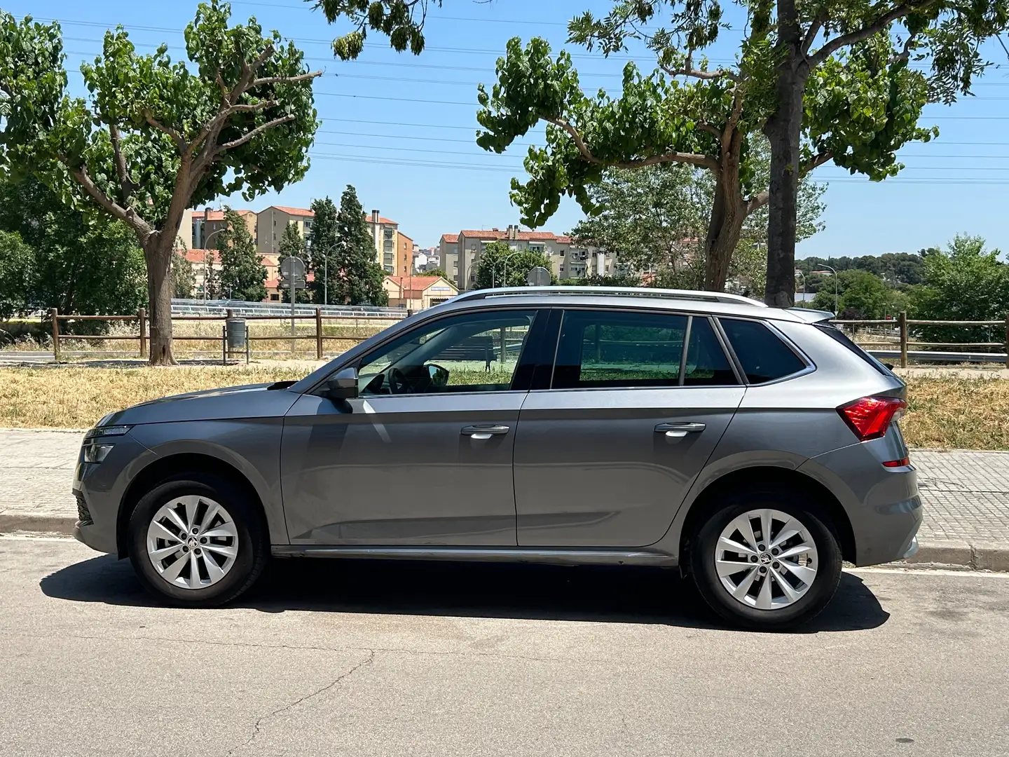 Skoda Kamiq Kamiq 1.0 TSI Ambition 81kW Ambition Plateado - 2