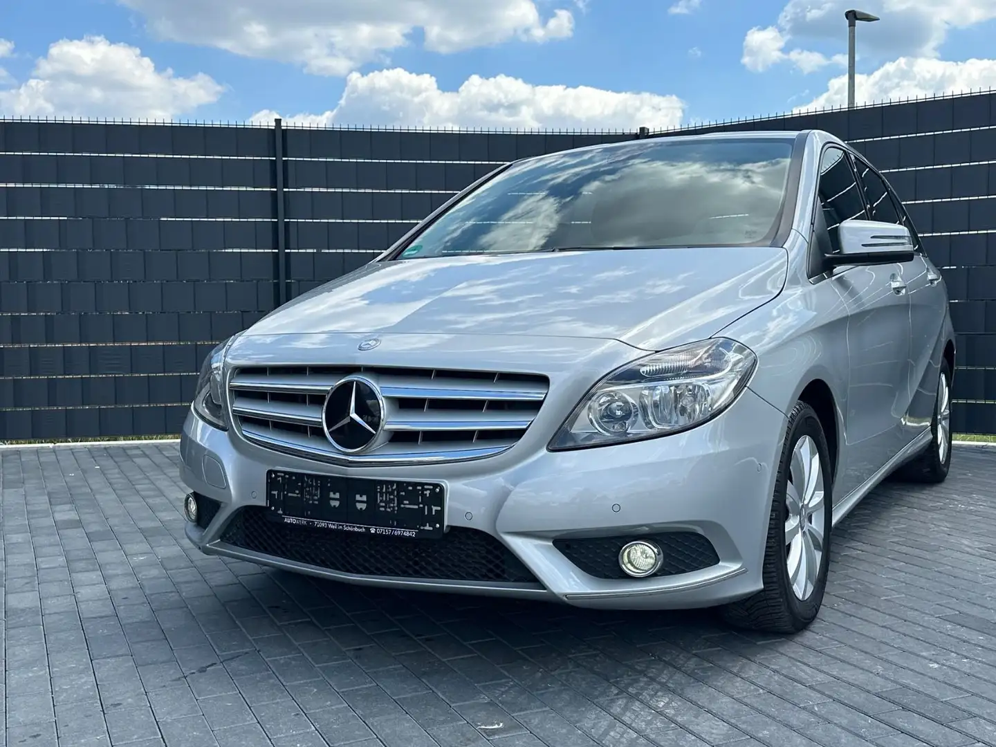 Mercedes-Benz B 180 d SPORTS-TOURER*EDITION*AUTOMATIK*CAM*SHZ* Silber - 1