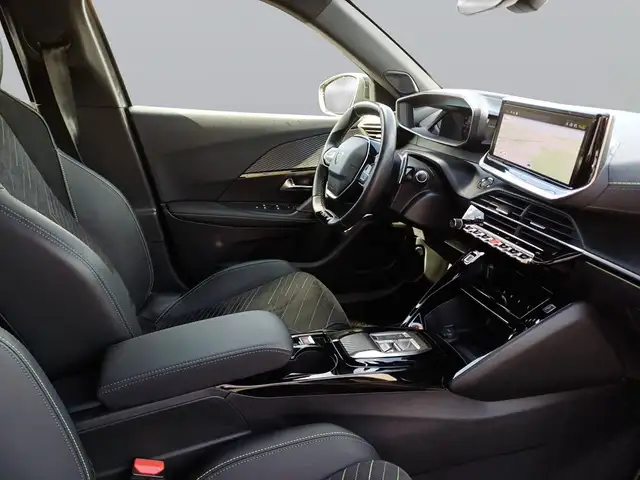 Peugeot 2008 view 11