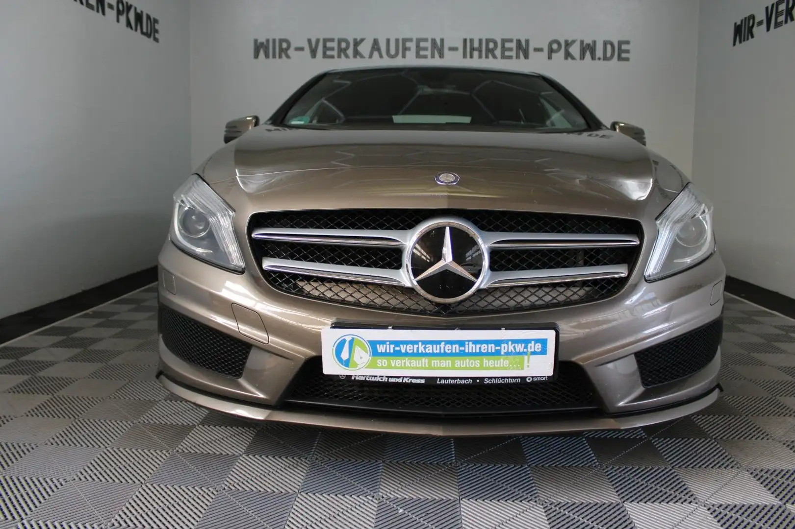 Mercedes-Benz A 180 AMG Line BlueEfficiency PANO°Navi°18Zoll Barna - 2