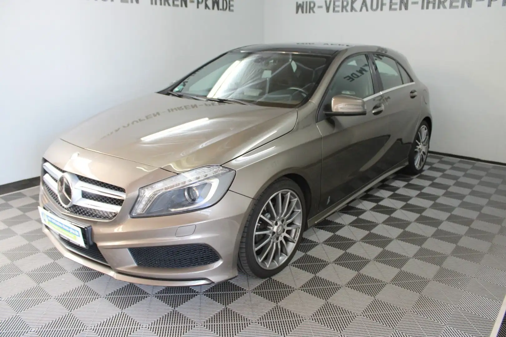 Mercedes-Benz A 180 AMG Line BlueEfficiency PANO°Navi°18Zoll Barna - 1