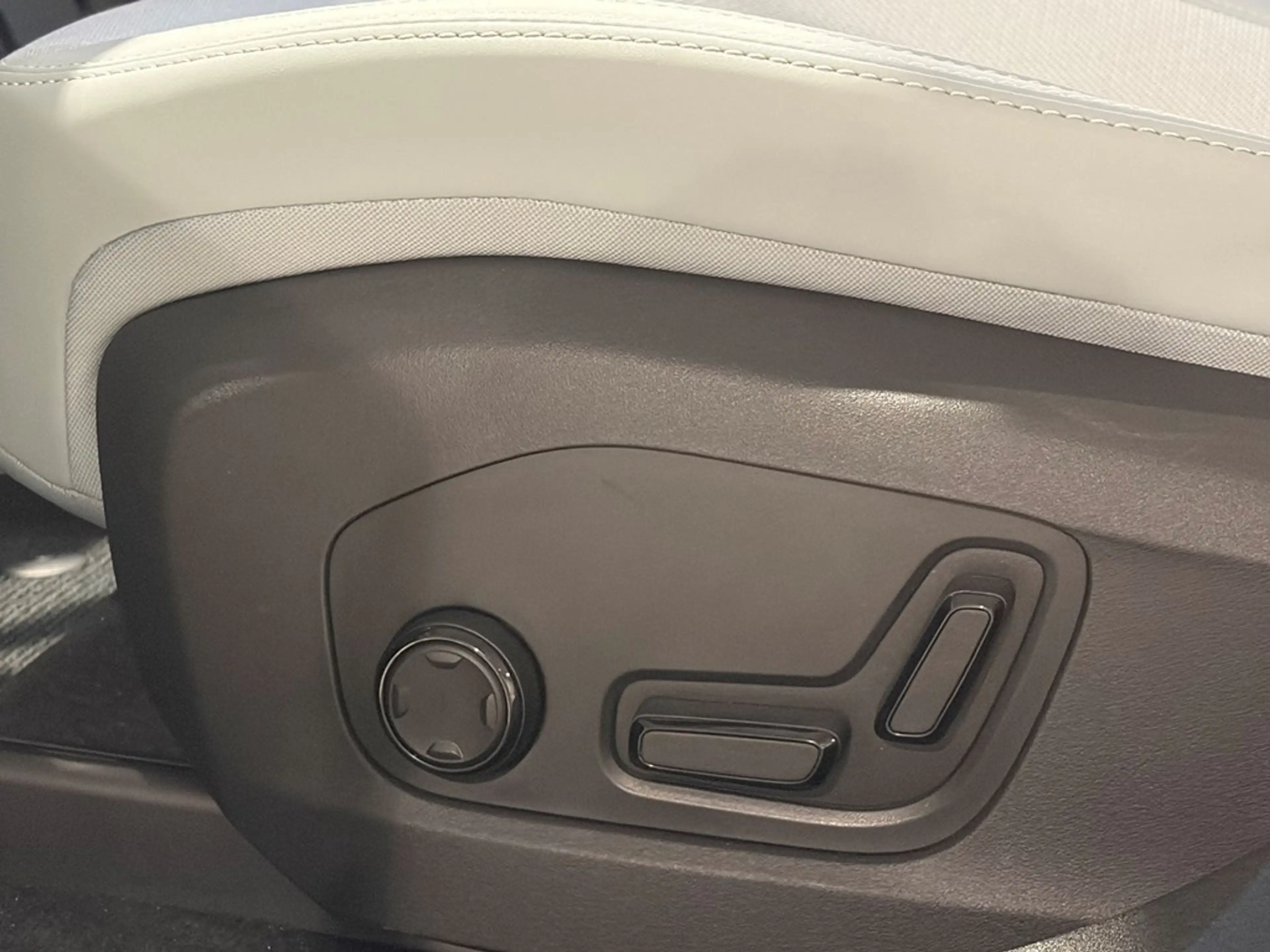 Polestar 4 Long Range PILOT PLUS PACK — photo 6