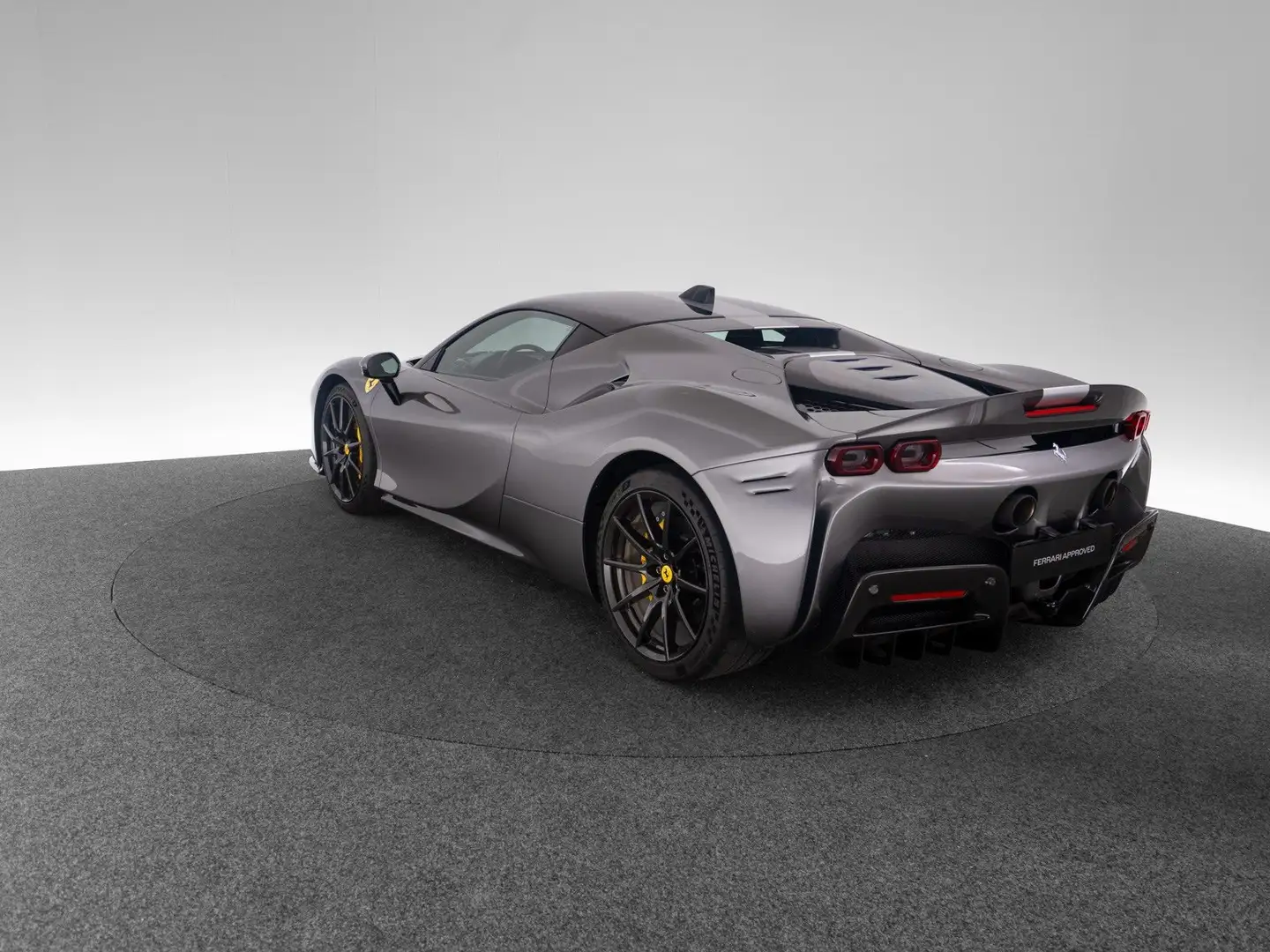 Ferrari SF90 Stradale ASSETTO FIORANO FERRARI SINGEN Grau - 2