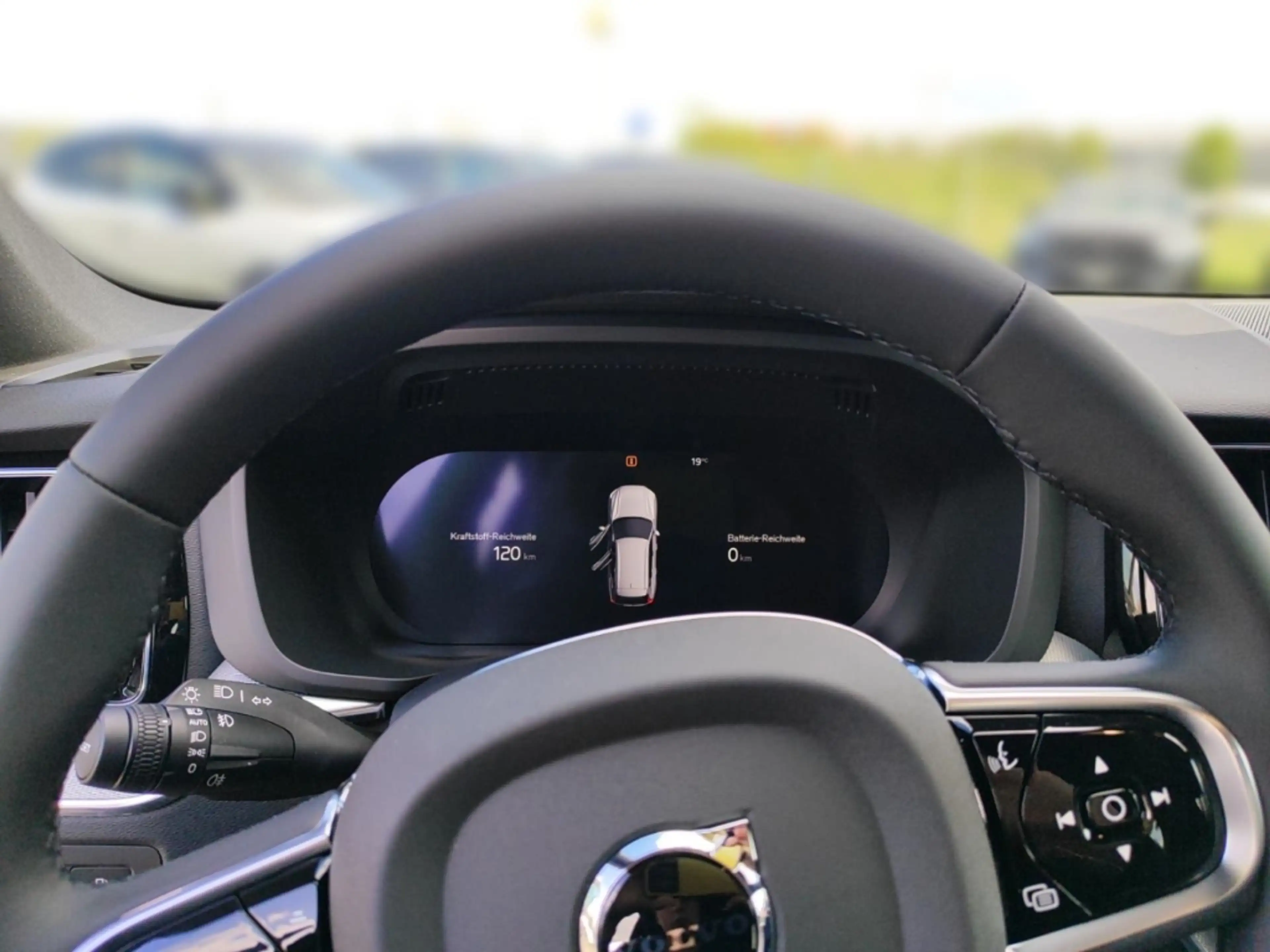 Volvo XC60 Plus Black Edition Recharge Plug-In Hybrid AWD Sta — photo 15