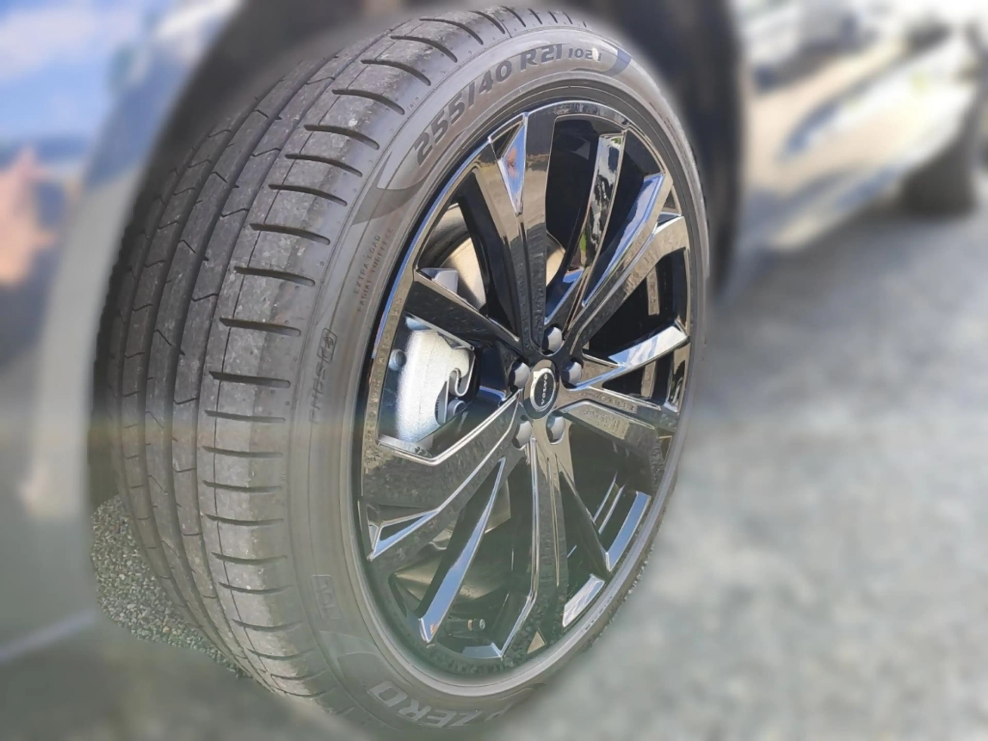 Volvo XC60 Plus Black Edition Recharge Plug-In Hybrid AWD Sta — photo 10