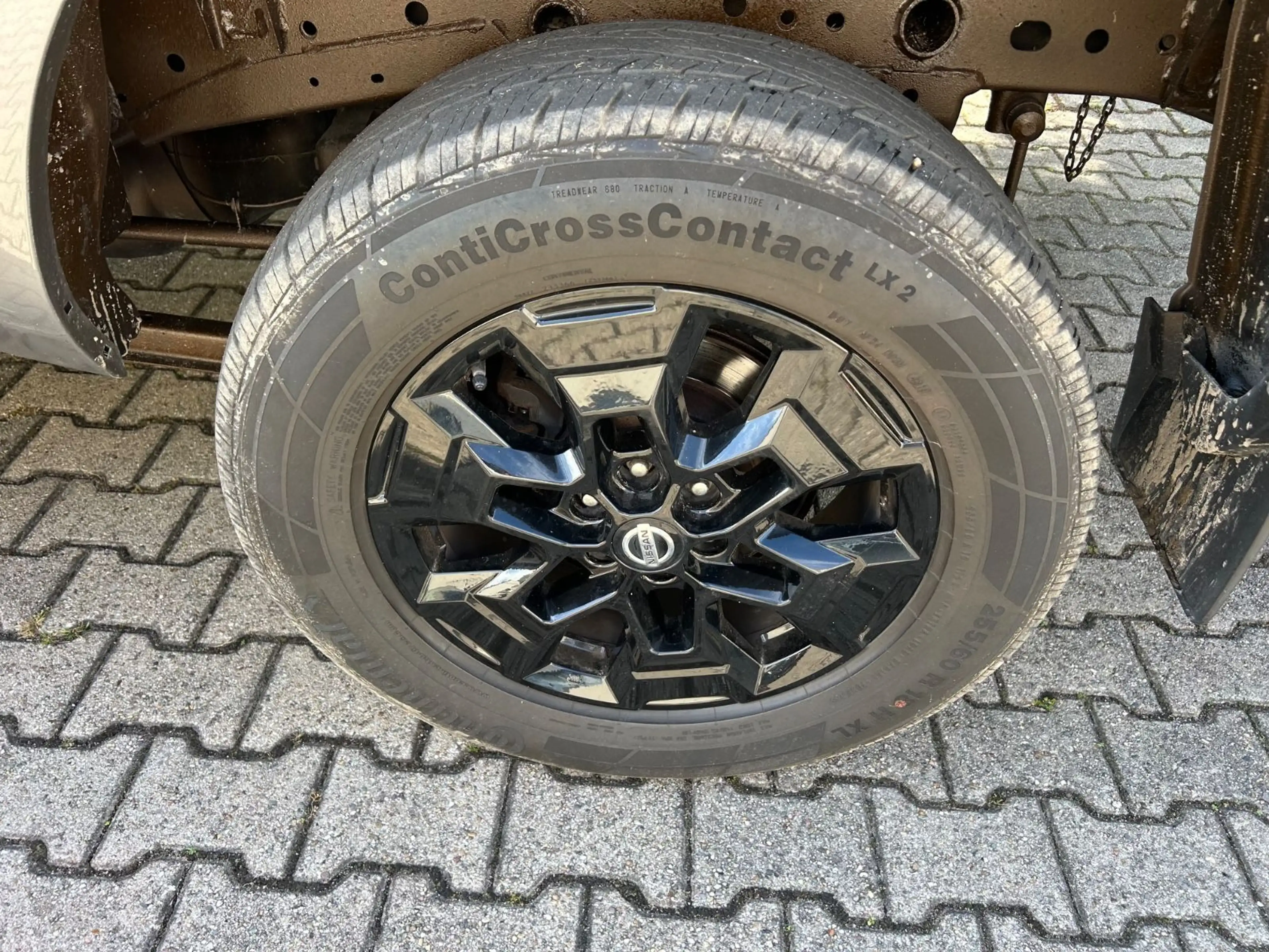 Nissan Navara NP300 N-Guard Double Cab 4x4 — photo 9