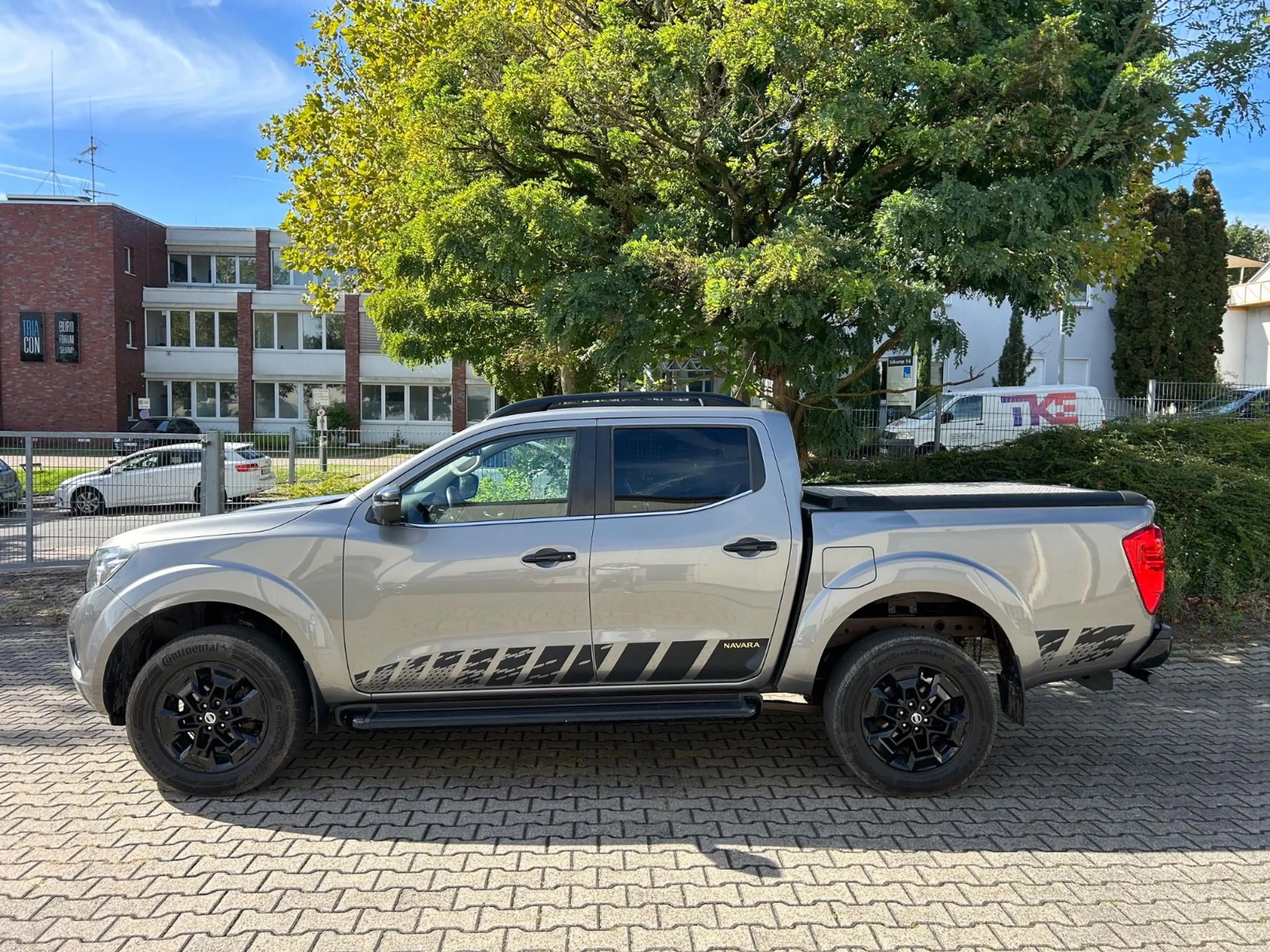 Nissan Navara NP300 N-Guard Double Cab 4x4 — photo 7
