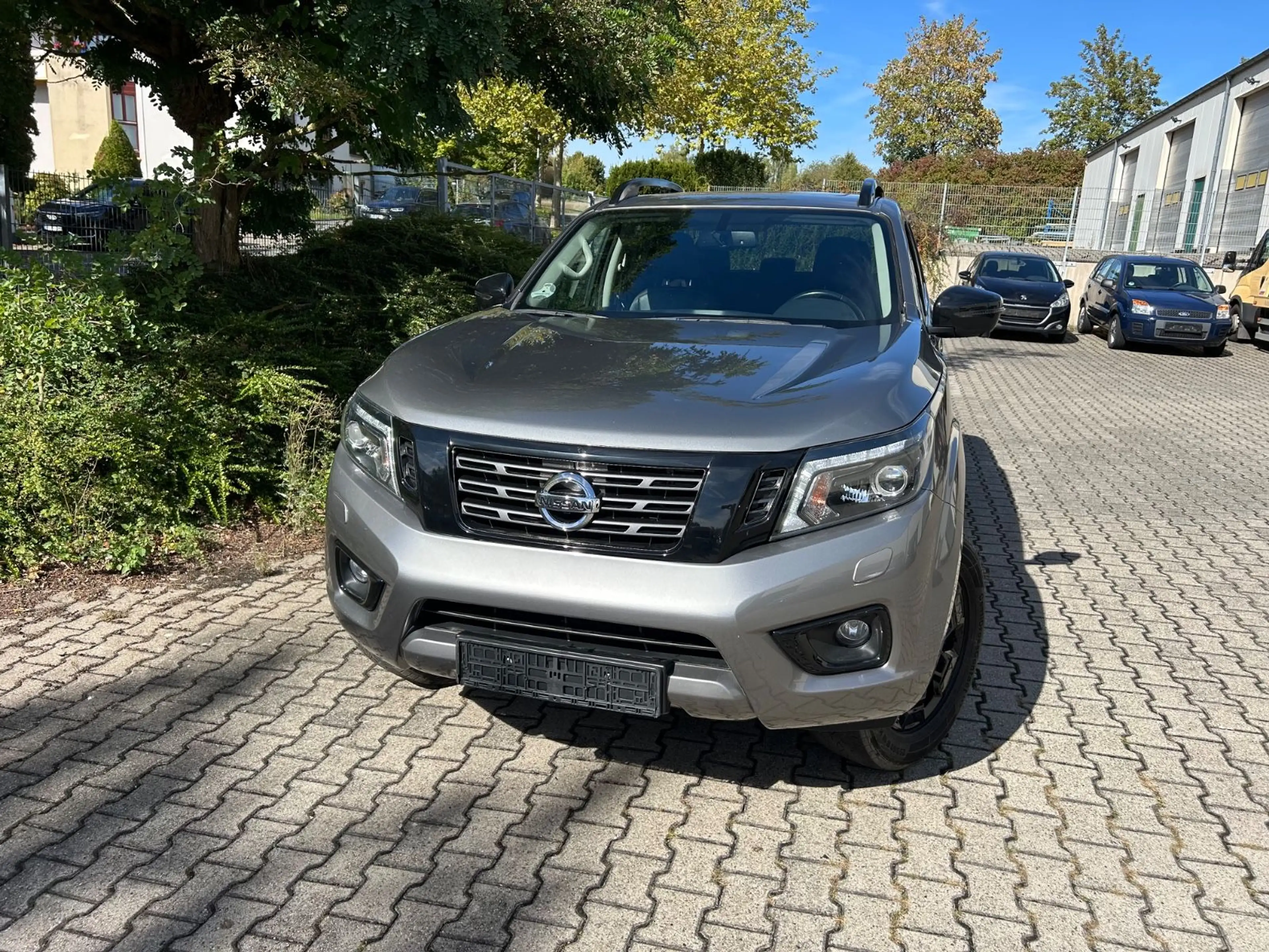 Nissan Navara NP300 N-Guard Double Cab 4x4 — photo 5