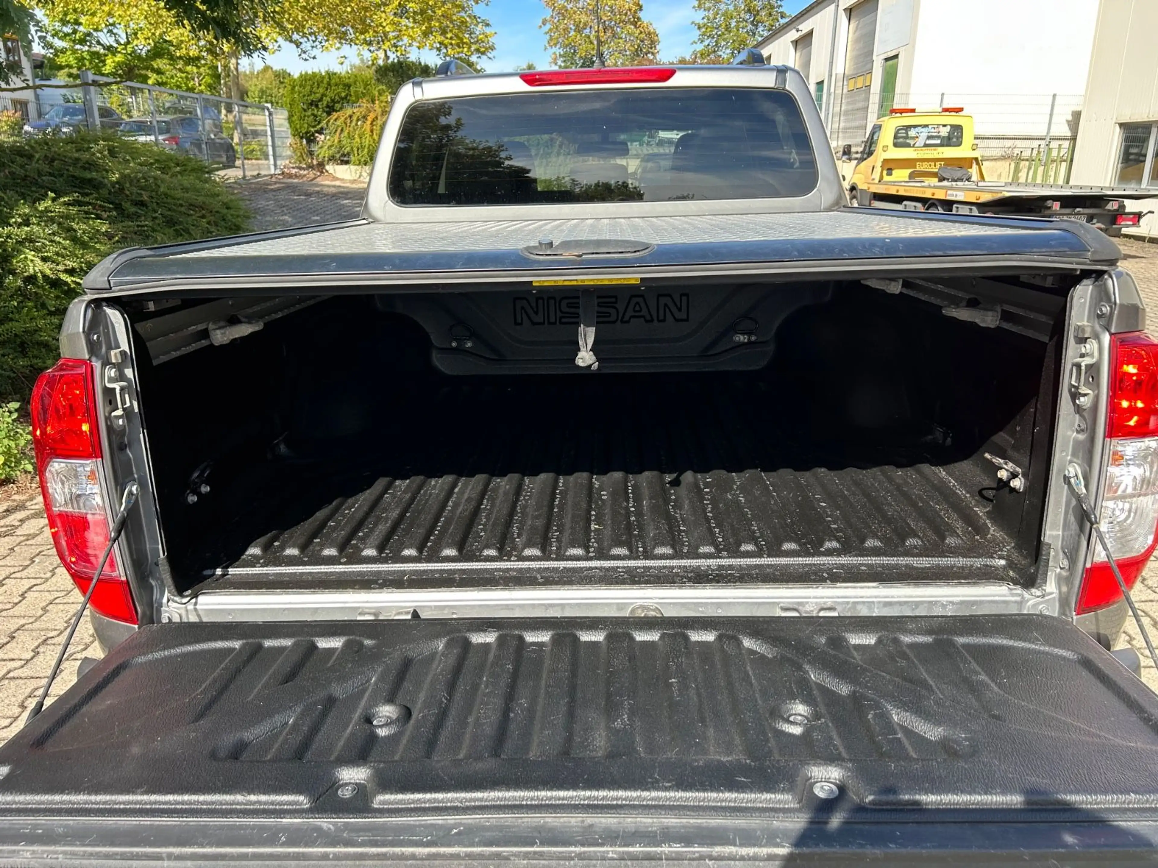 Nissan Navara NP300 N-Guard Double Cab 4x4 — photo 14