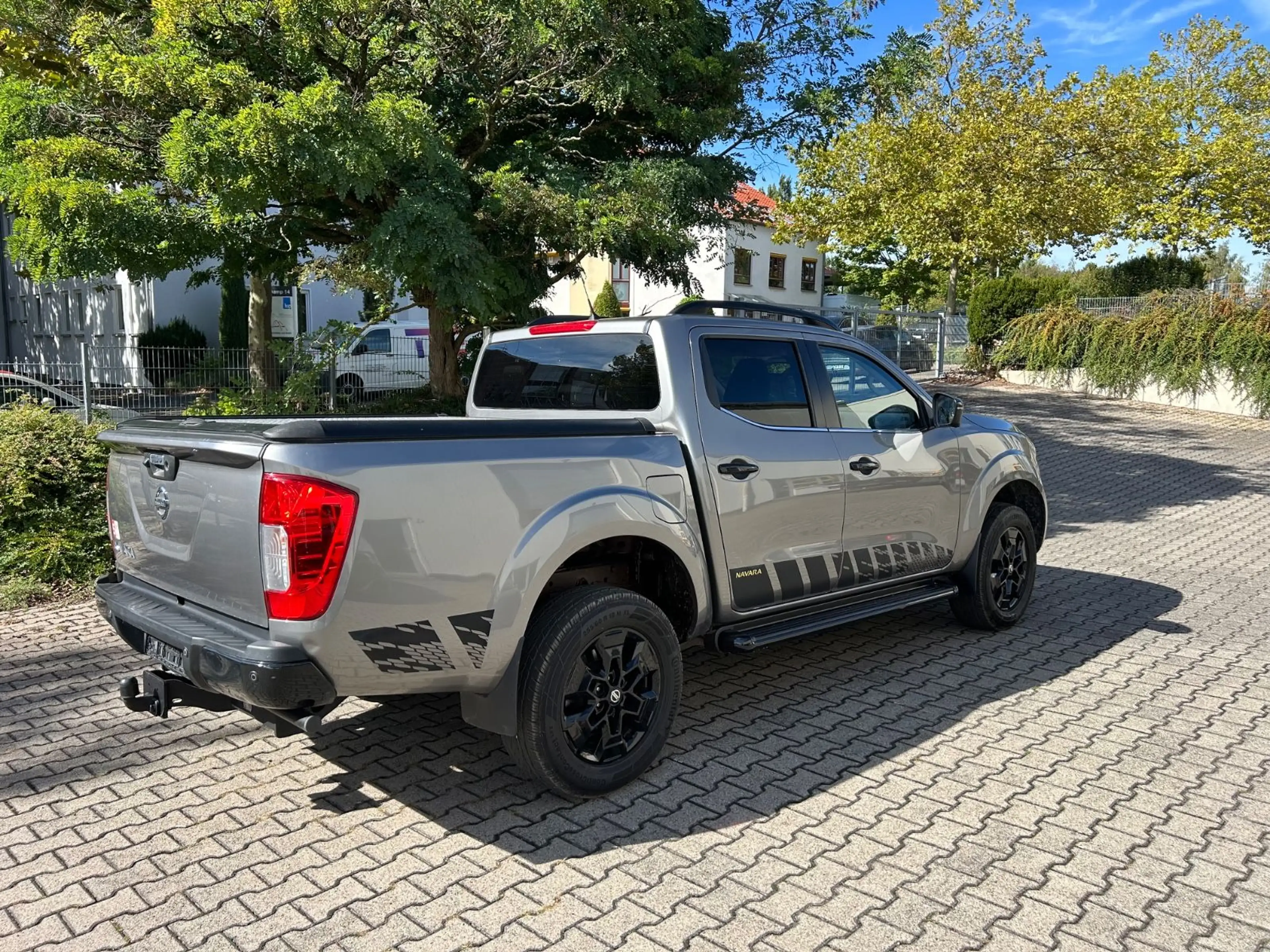 Nissan Navara NP300 N-Guard Double Cab 4x4 — photo 4