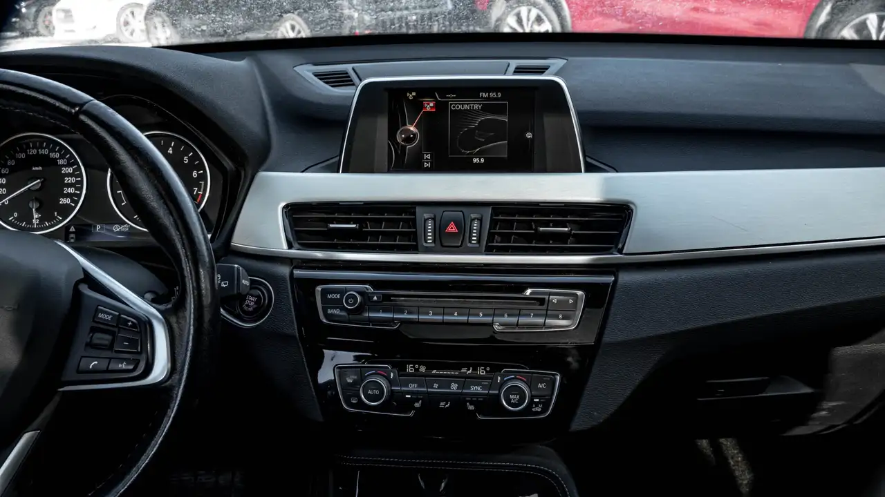 BMW X1 снимка BMW X1