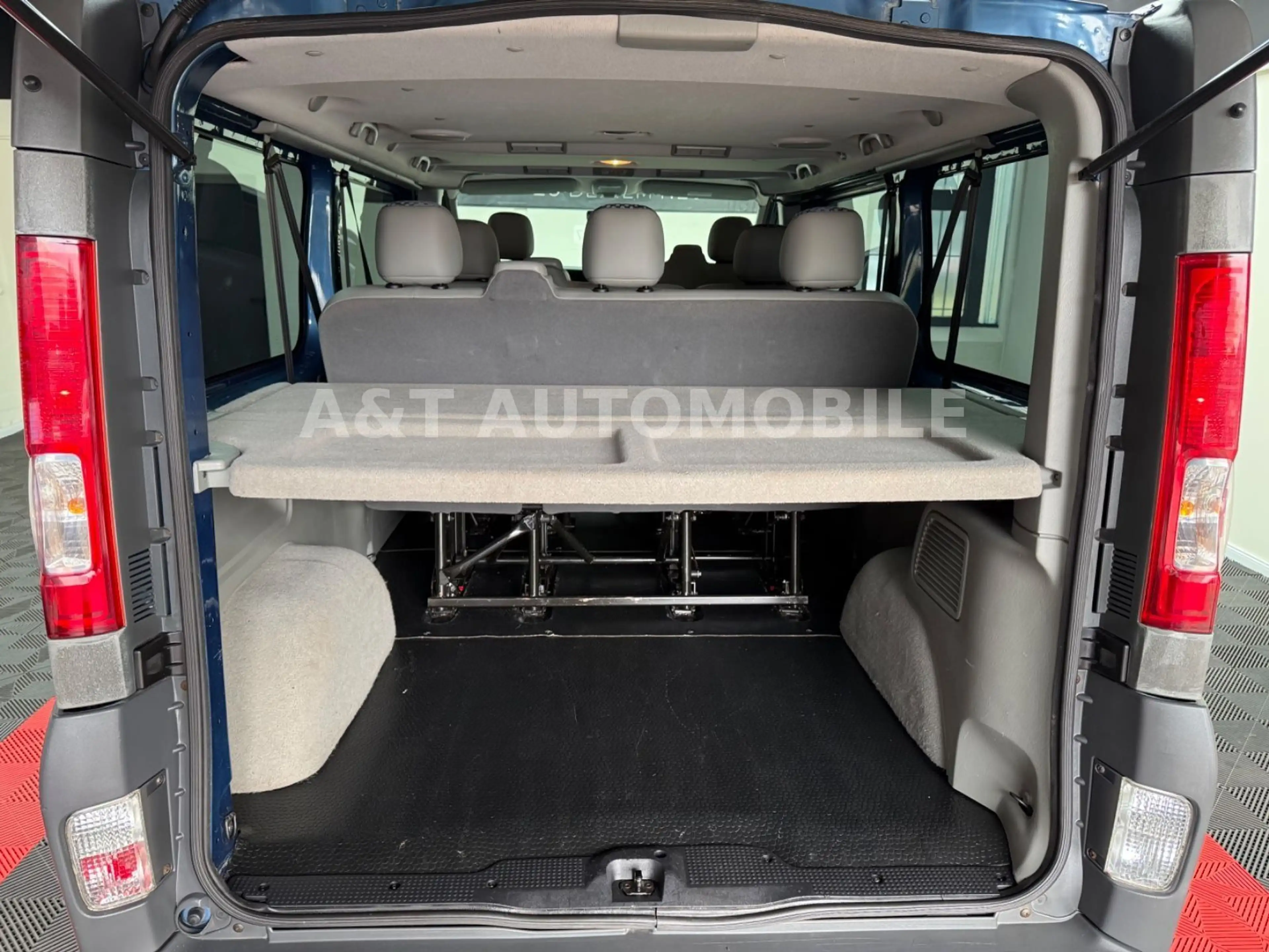 Renault Trafic Combi L2H1 2,9t verglast.9SITZER:TÜV NEU — photo 11