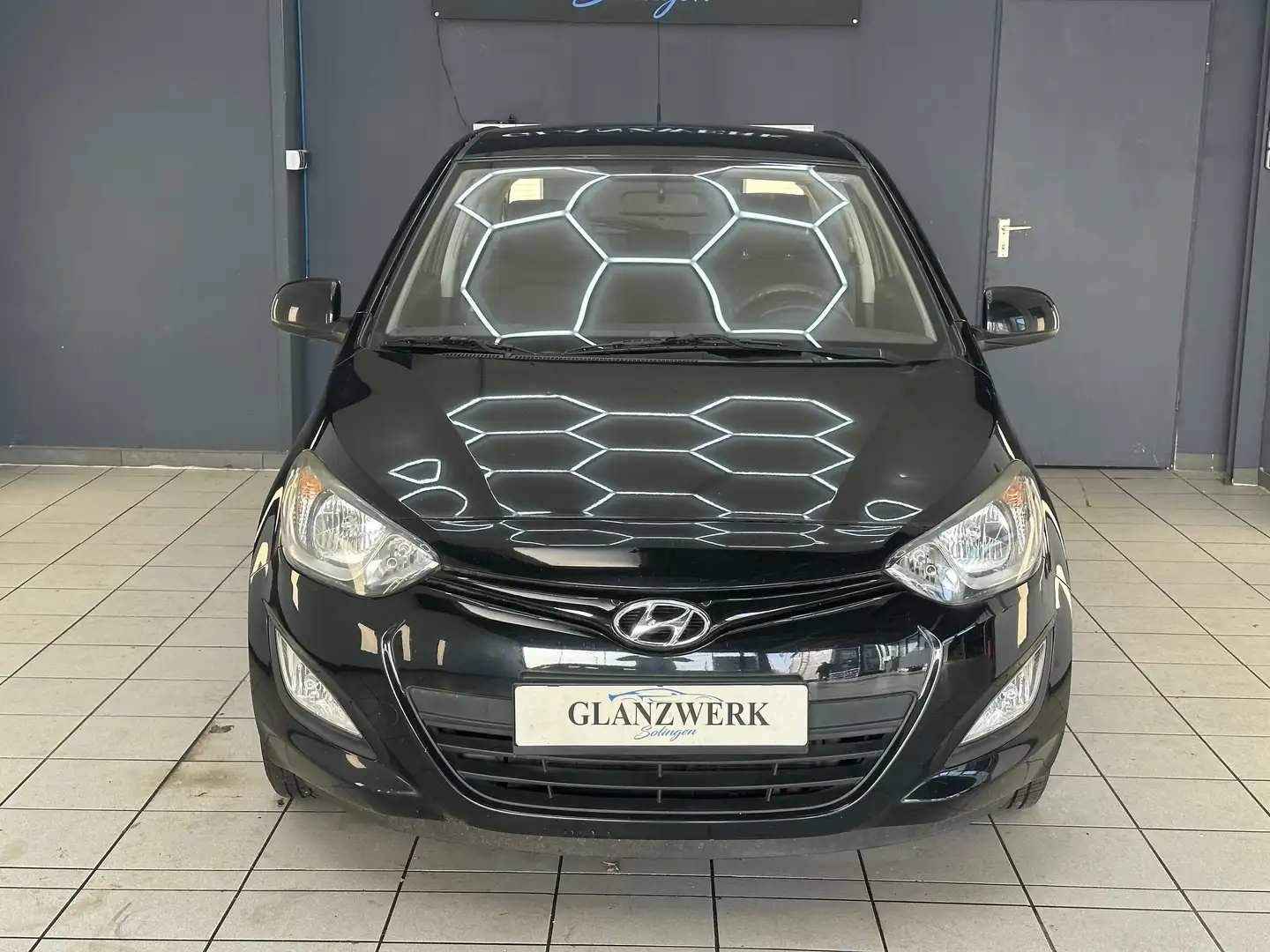 Hyundai i20 1.2 5 Star Edition *TÜV*Klima*PDC* Schwarz - 2