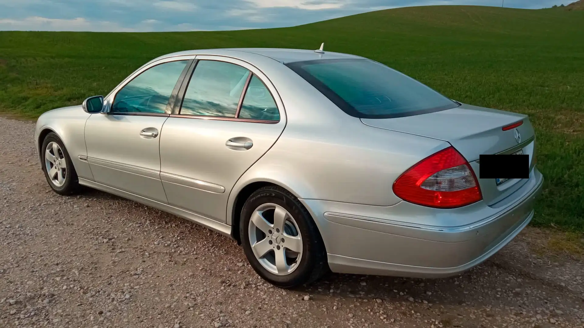 Mercedes-Benz E 200 Estate 200K Avantgarde Plateado - 2