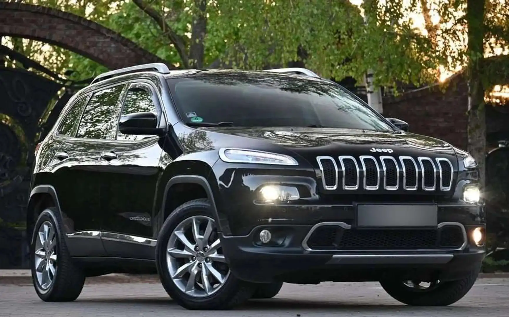 Jeep Cherokee Noir - 1