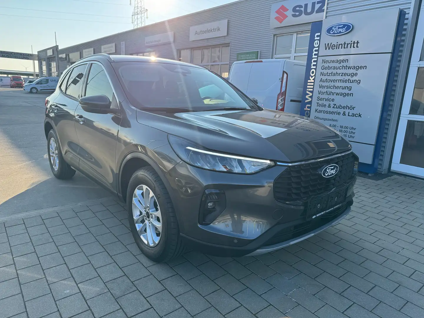 Ford Kuga 2.5 Duratec FHEV Titanium LAGERBONUS Grau - 1