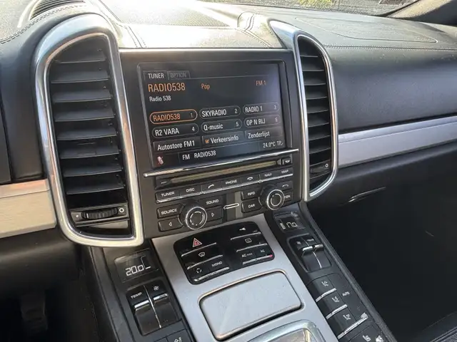Porsche Cayenne view 15
