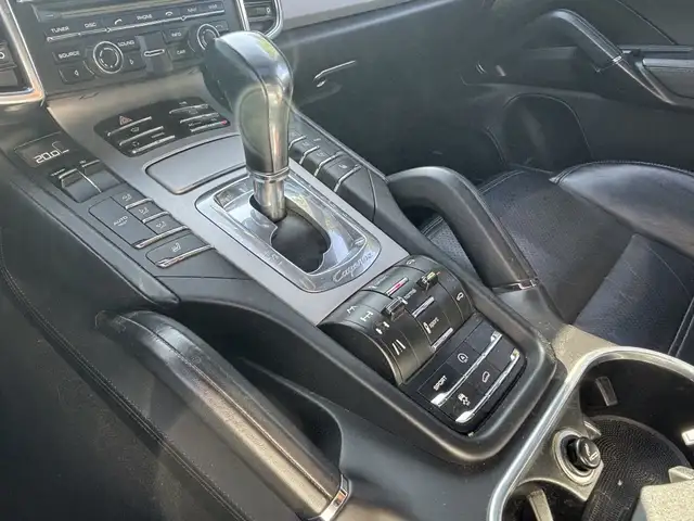 Porsche Cayenne view 16