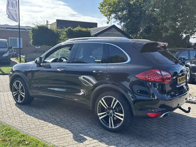 Porsche Cayenne view 6