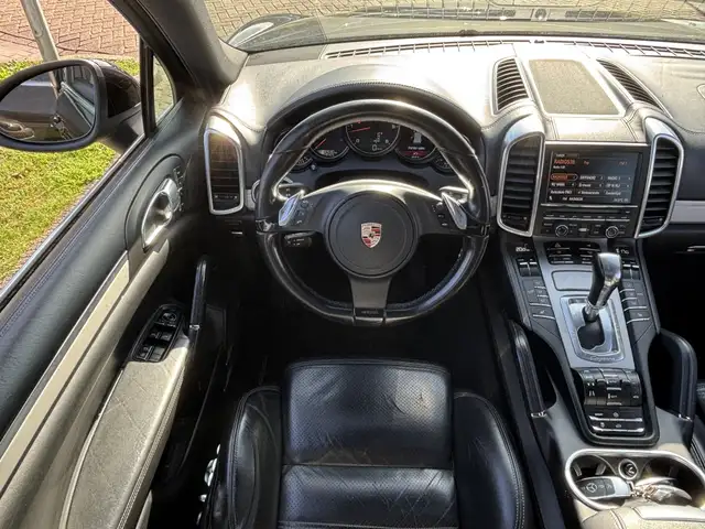 Porsche Cayenne view 9