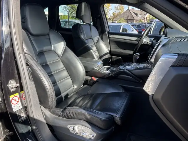Porsche Cayenne view 13