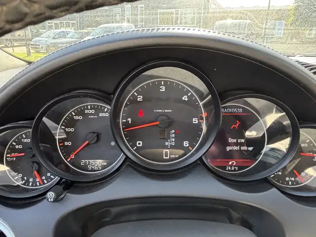 Porsche Cayenne view 17