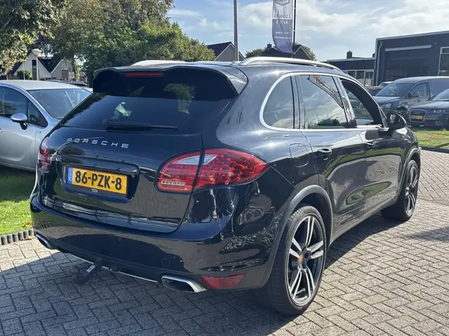 Porsche Cayenne view 5