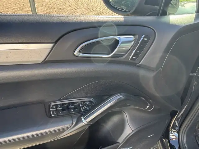 Porsche Cayenne view 14