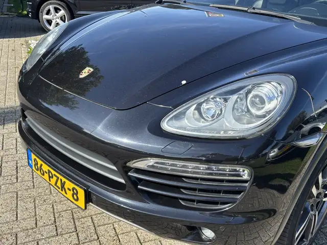 Porsche Cayenne view 8