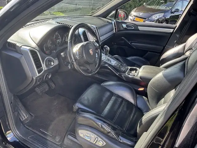 Porsche Cayenne view 10
