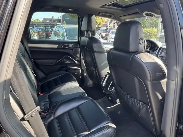 Porsche Cayenne view 18