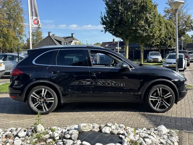 Porsche Cayenne view 4