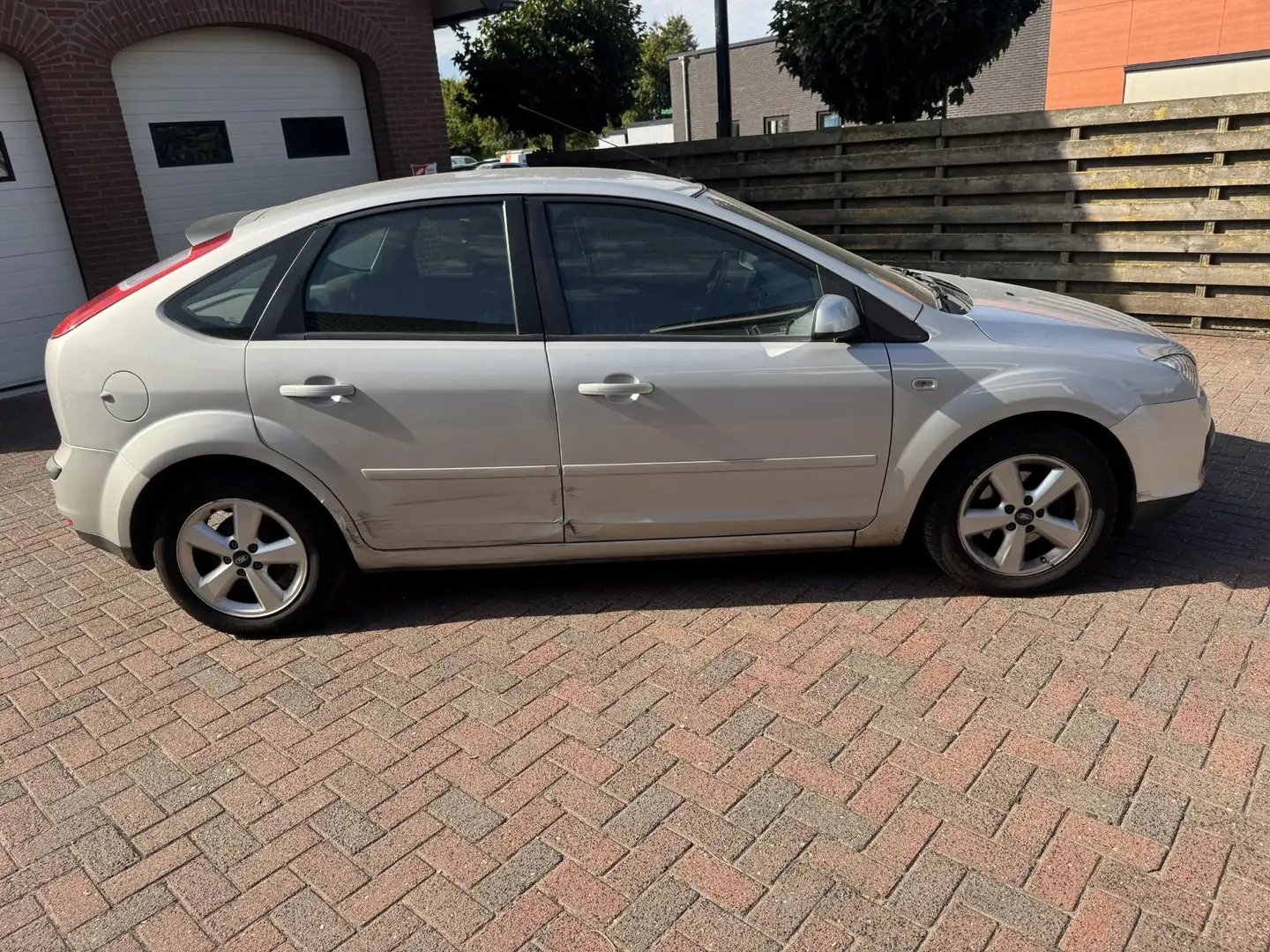 Ford Focus 1.8-16V Ambiente Flexifuel Export Gris - 2